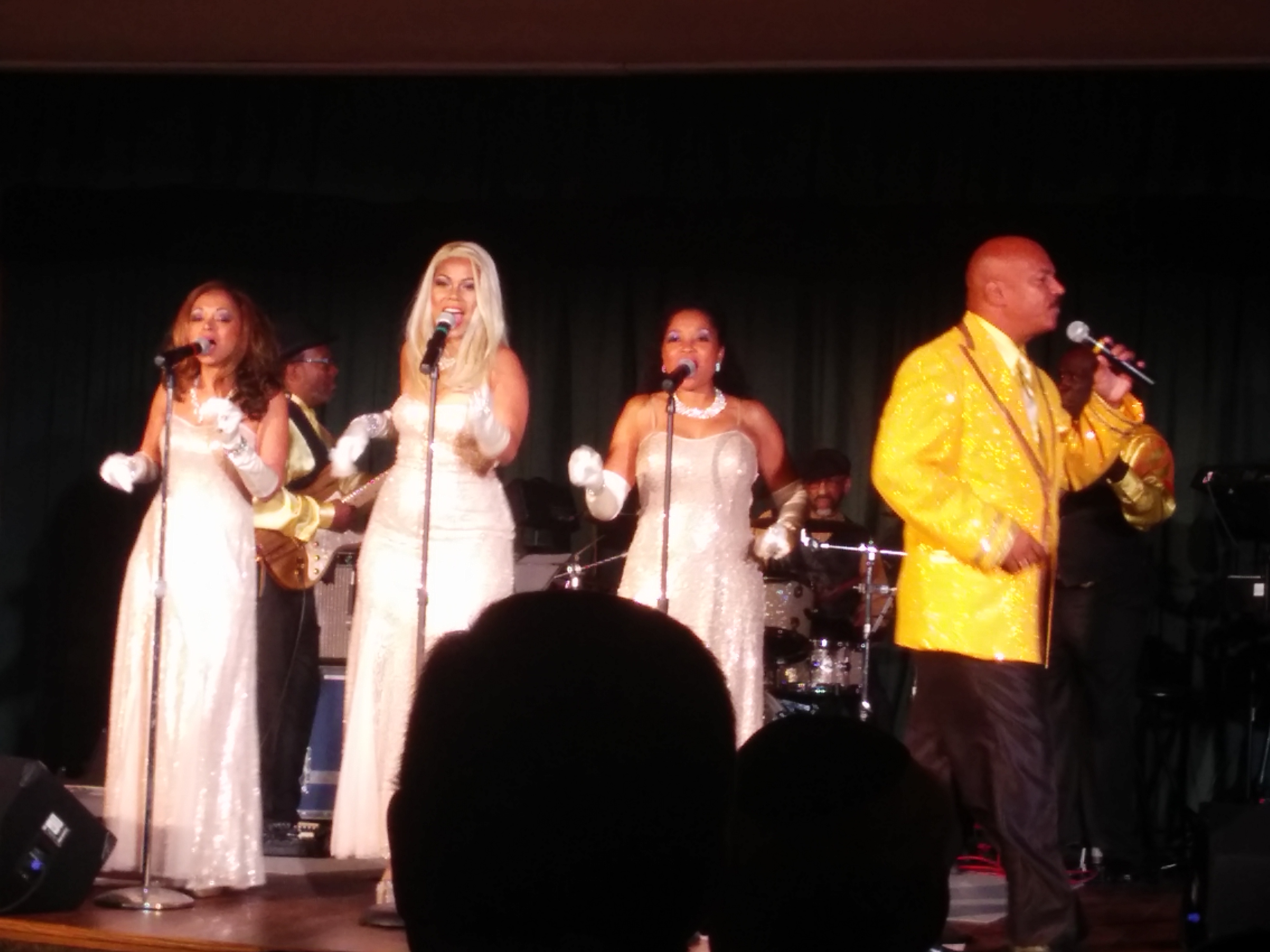 I couldn't pull off that jacket