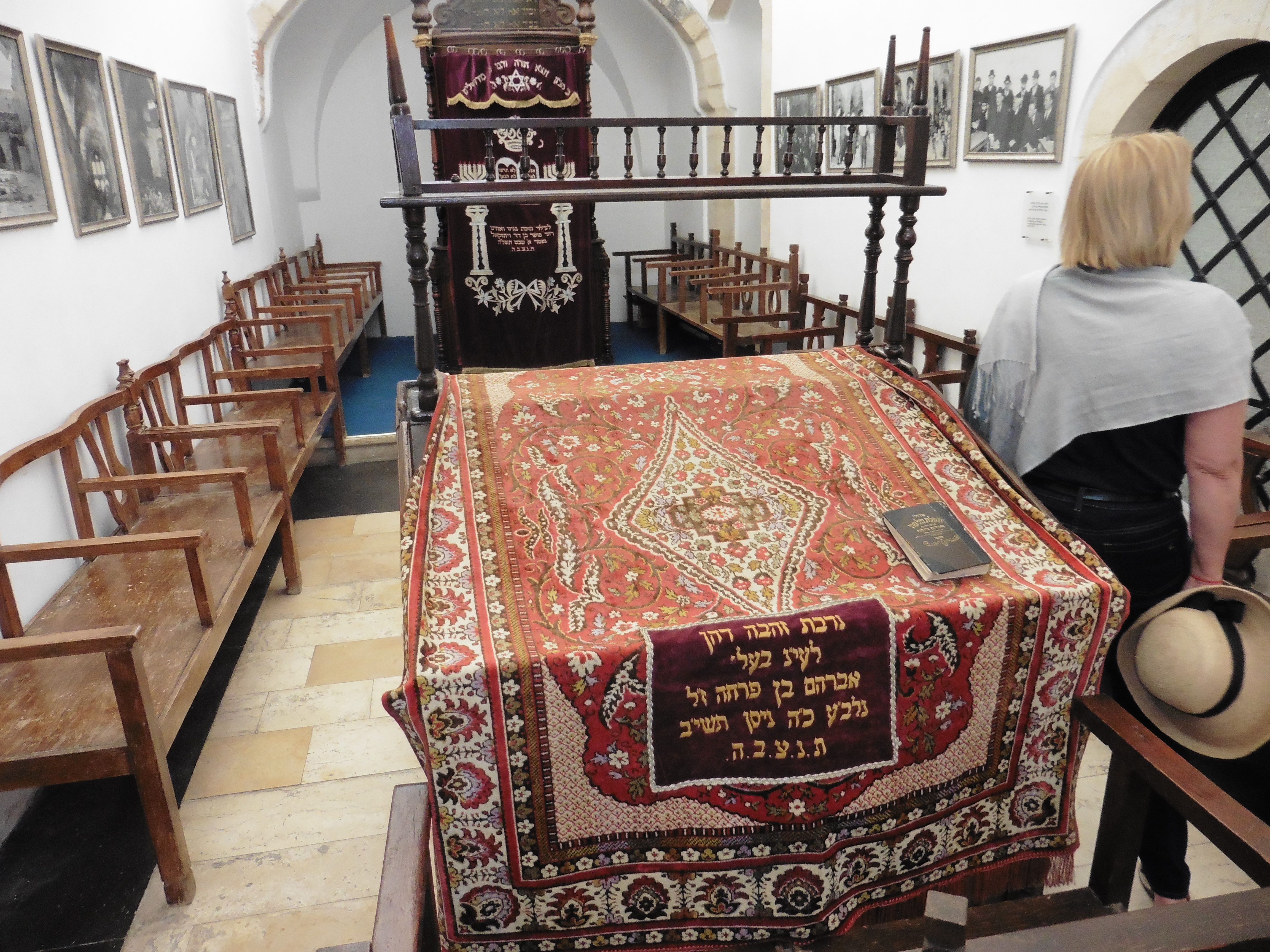 The Emtsai(Middle) Synagogue